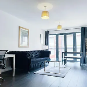 Comfort Seaside Two-bedroom Apt Swansea