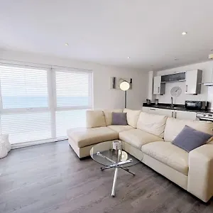 Stylish Seaview One-bedroom Swansea
